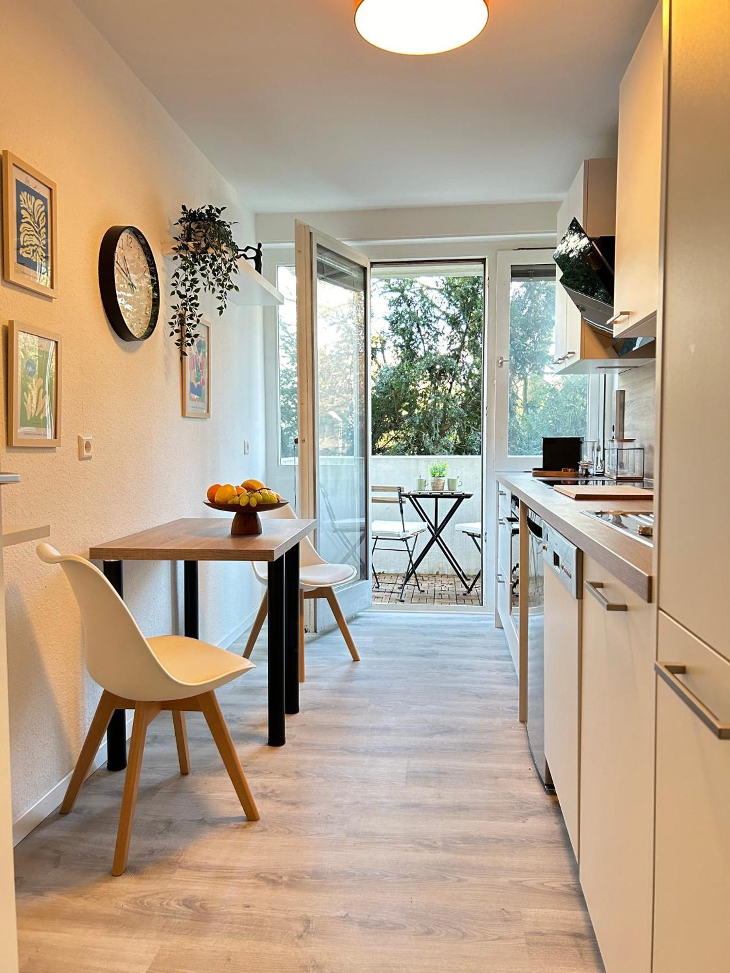 Modernes Designer-Apartment Fuer 7 Gaeste - 80Qm In Zentraler Lage, Self-Check-In Karlsruhe Luaran gambar