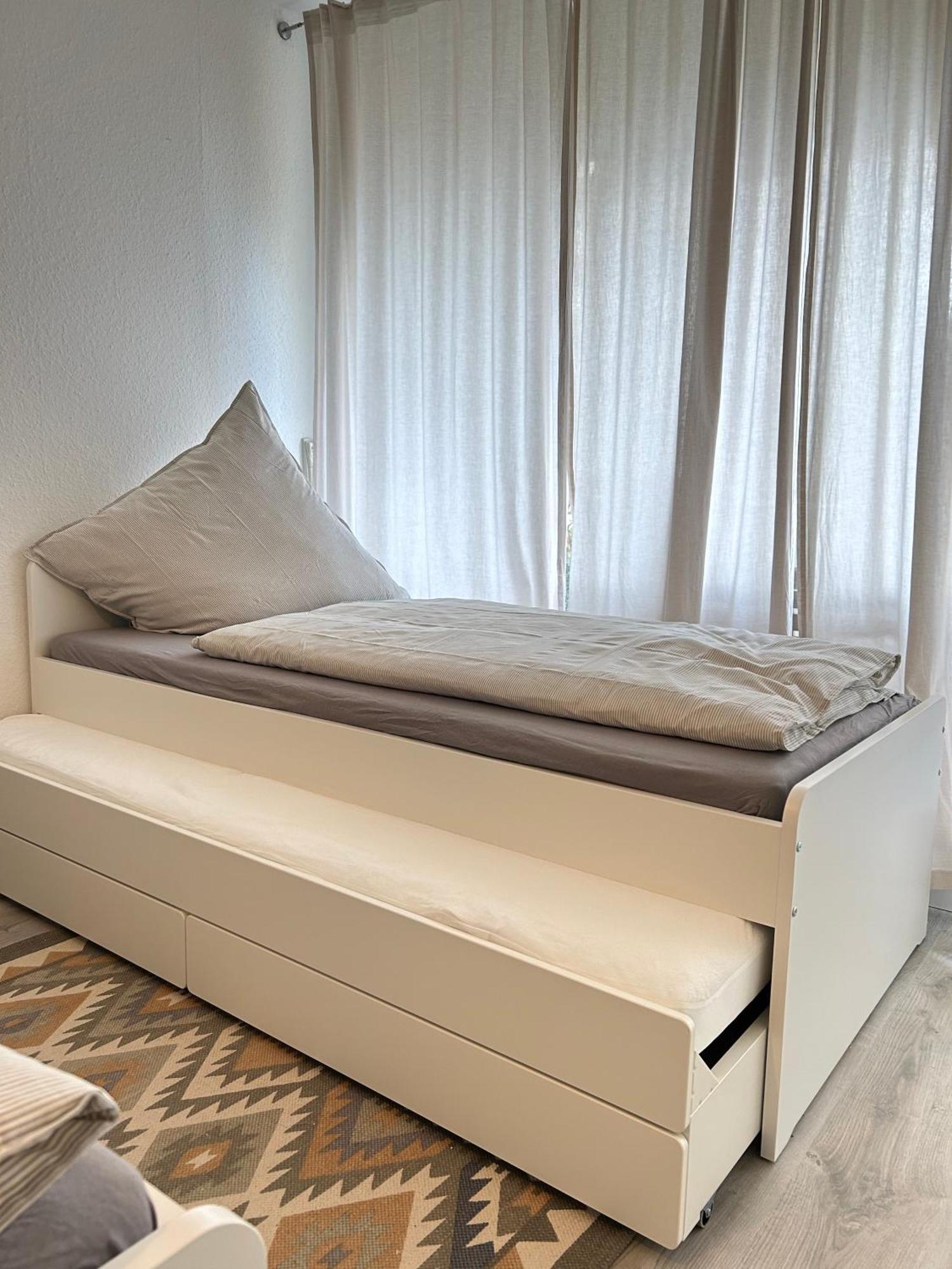 Modernes Designer-Apartment Fuer 7 Gaeste - 80Qm In Zentraler Lage, Self-Check-In Karlsruhe Luaran gambar