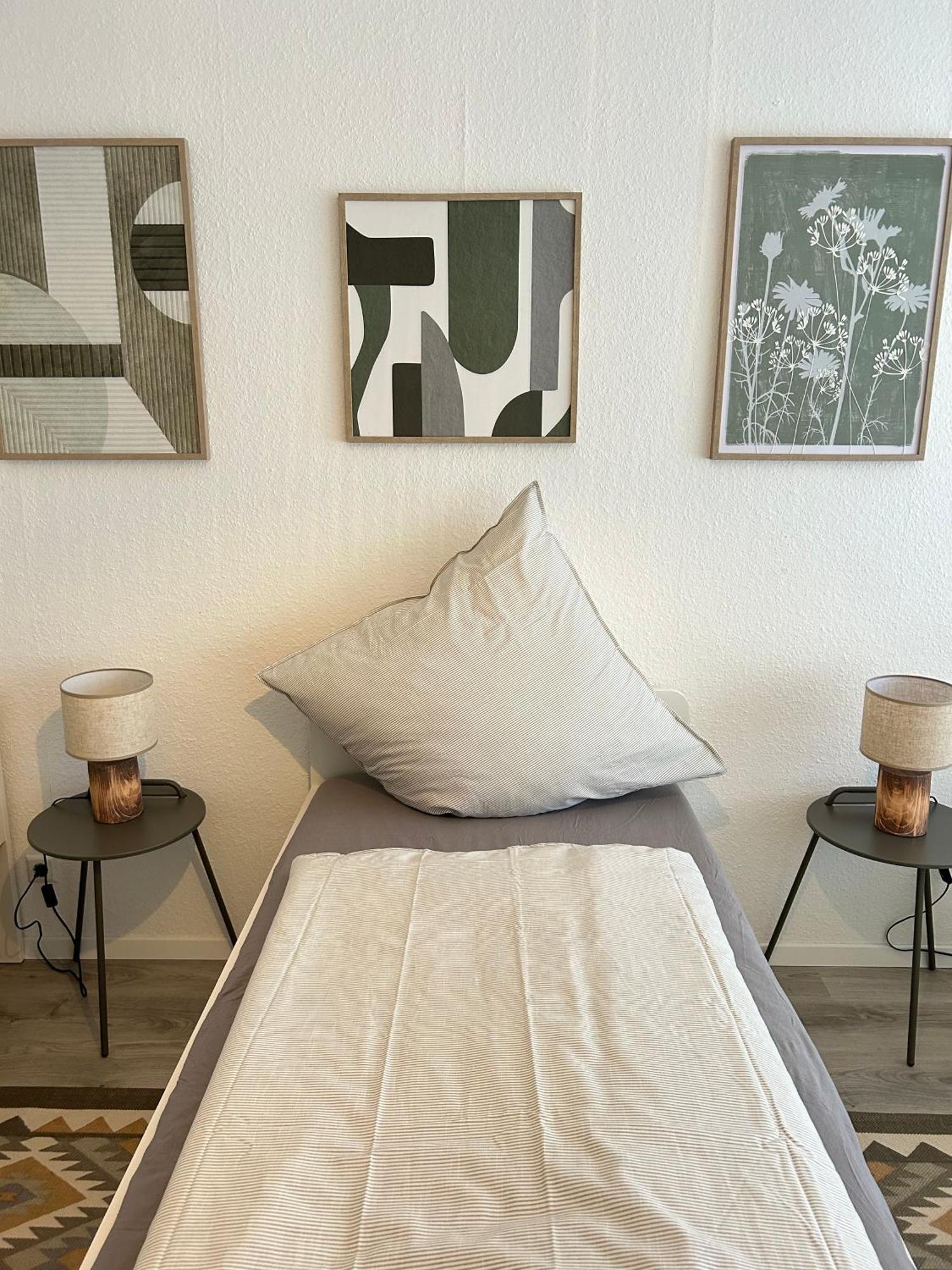Modernes Designer-Apartment Fuer 7 Gaeste - 80Qm In Zentraler Lage, Self-Check-In Karlsruhe Luaran gambar